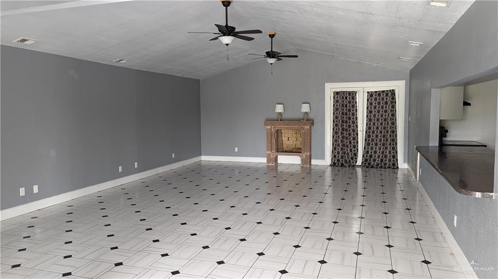 115 Breyfogle Road Palmview, TX 78572 - Photo 5 of 31 a bathroom with a shower