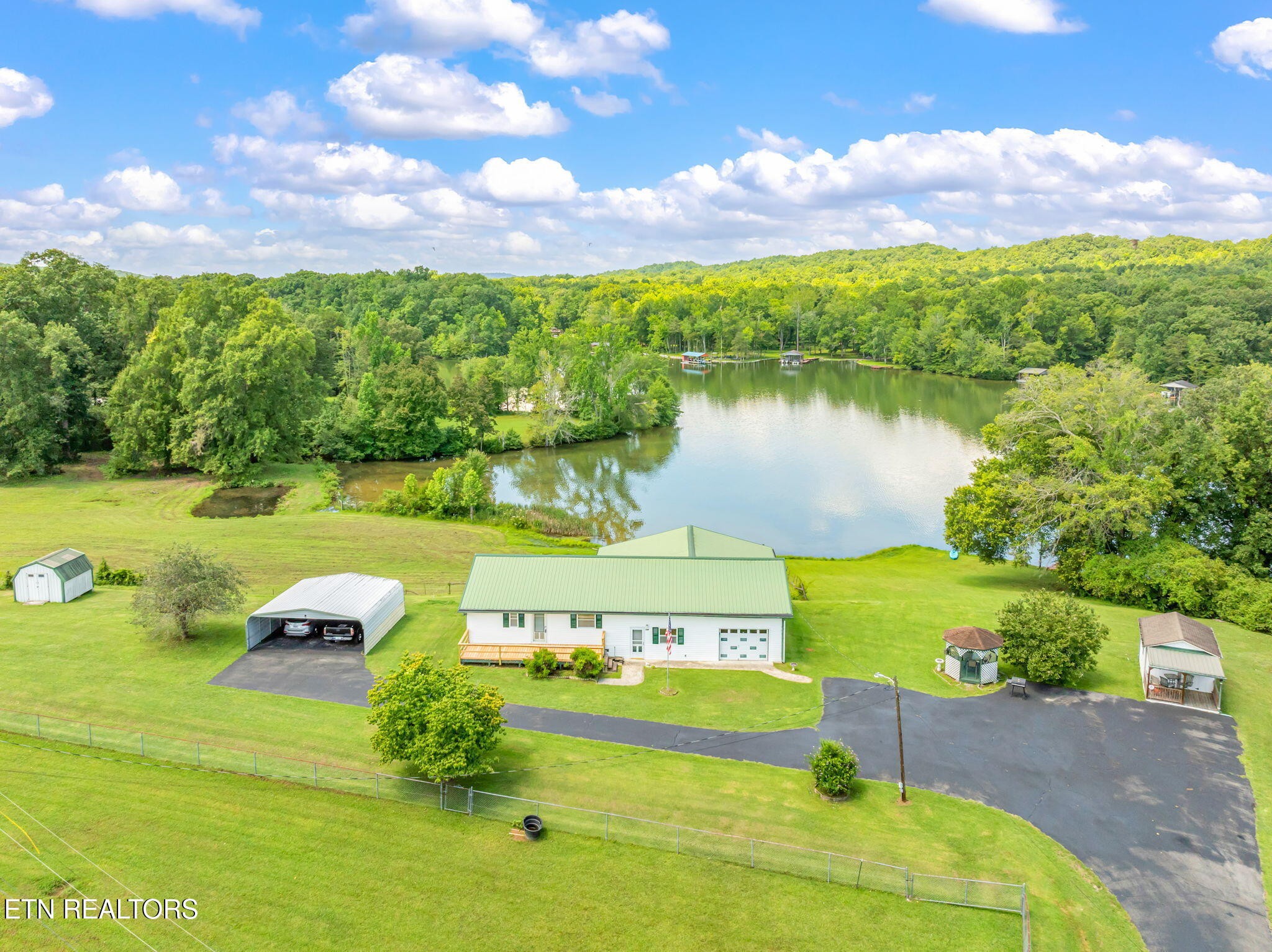 169 Ellis Road Kingston, TN 37763 - Photo 2 of 59 Gallery Image 2