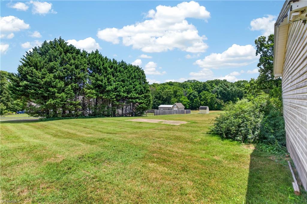 2441 Cunningham Road Thomasville, NC 27360 - Photo 37 of 43