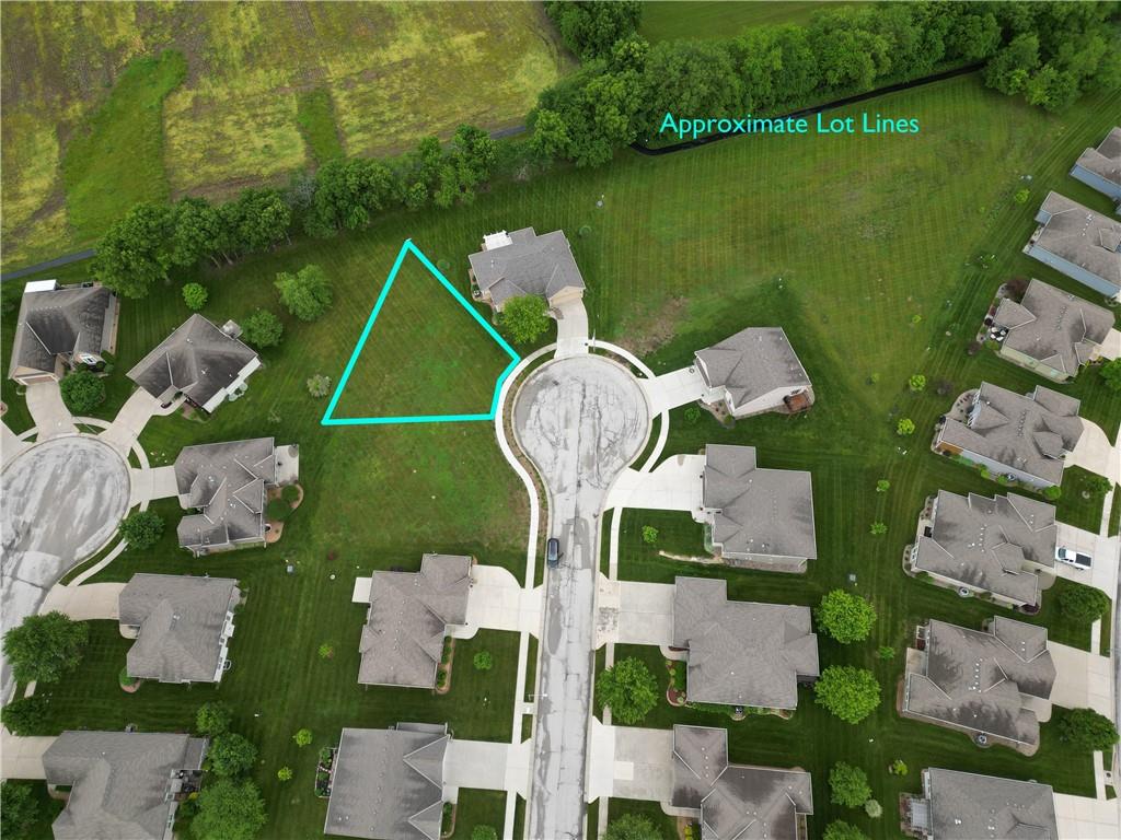 303 Crestview Court Raymore, MO 64083 - Photo 2 of 11