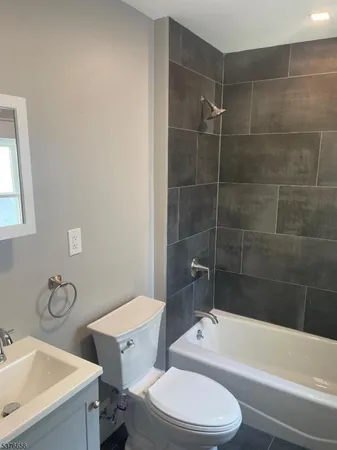 $2,800 | 508 2nd Street, Unit 2, Carlstadt, NJ 07072