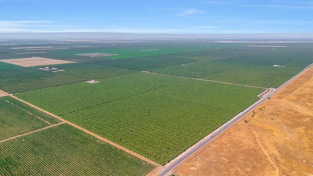 a view of a tennis court