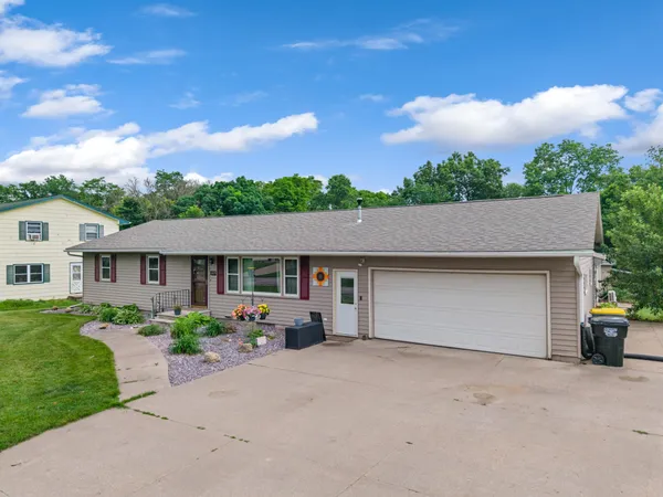 $454,900 | 1497 Claudia Avenue, La Crescent, MN 55947