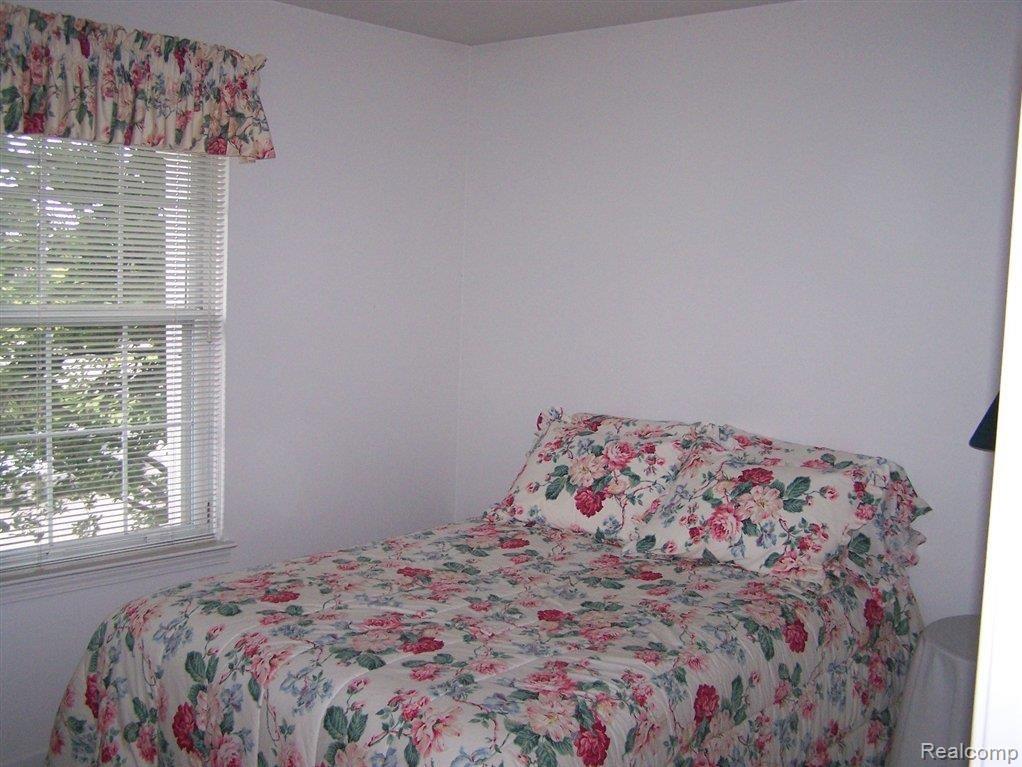24205 Jamestowne Road Novi, MI 48375 - Photo 9 of 13 2nd Bedroom