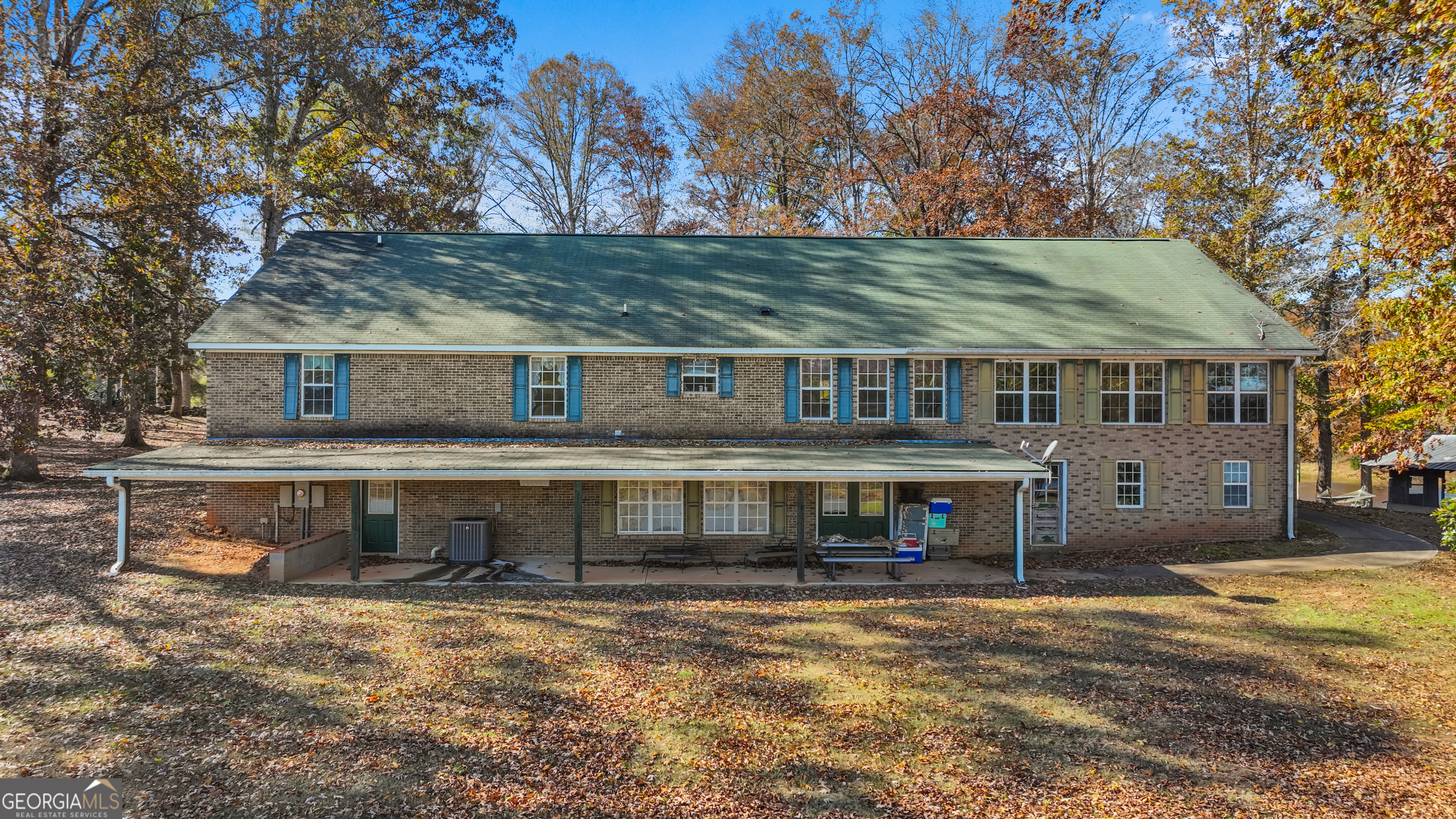 1390 Walker Road Madison, GA 30650 - Photo 53 of 64 a front view of house with car parked