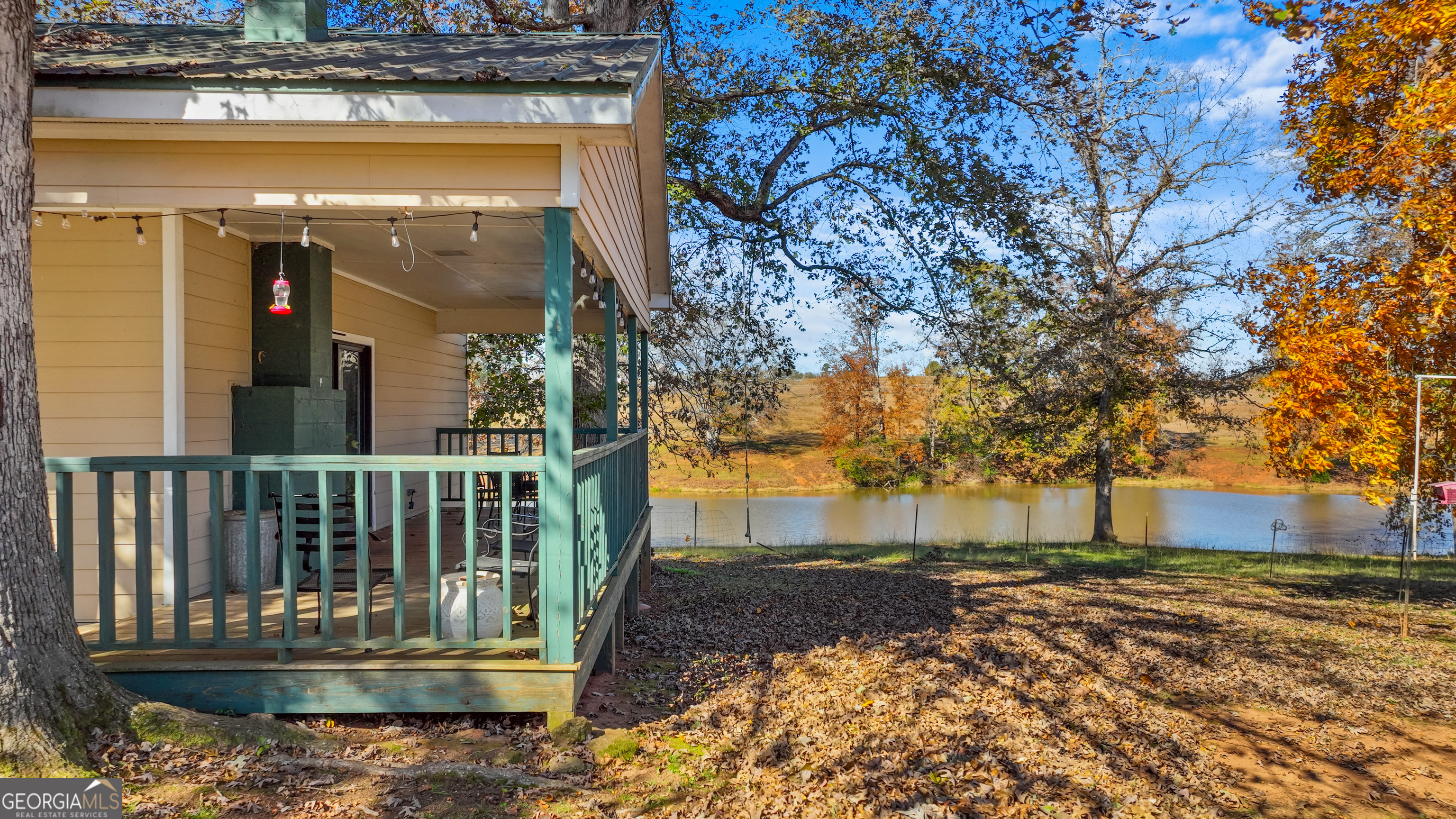 1390 Walker Road Madison, GA 30650 - Photo 59 of 64 a view of fountain in the balcony