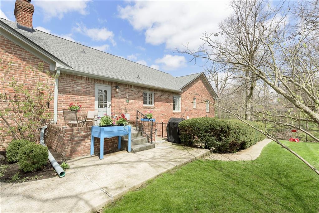6535 Hythe Road Indianapolis, IN 46220 - Photo 6 of 58 Gallery Image 6