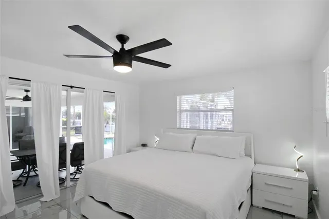 a view of entryway with a flower pot and a bookshelf