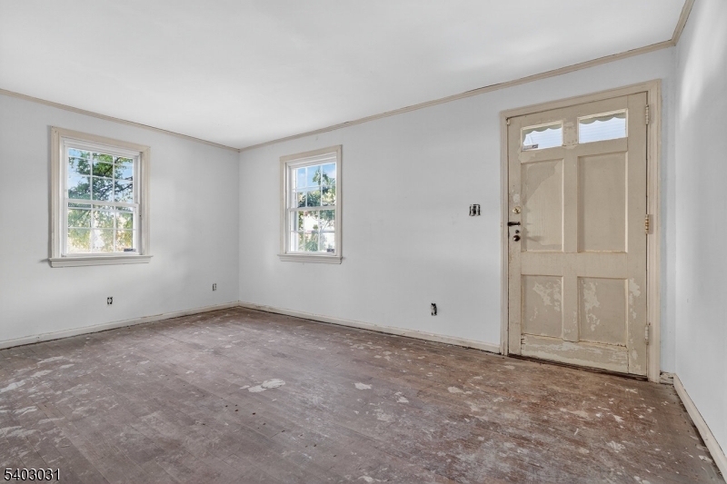 400 Douglas Road Roselle, NJ 07203 - Photo 6 of 16 an empty room with windows and closet