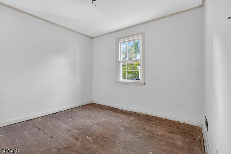400 Douglas Road Roselle, NJ 07203 - Photo 10 of 16 an empty room with a window