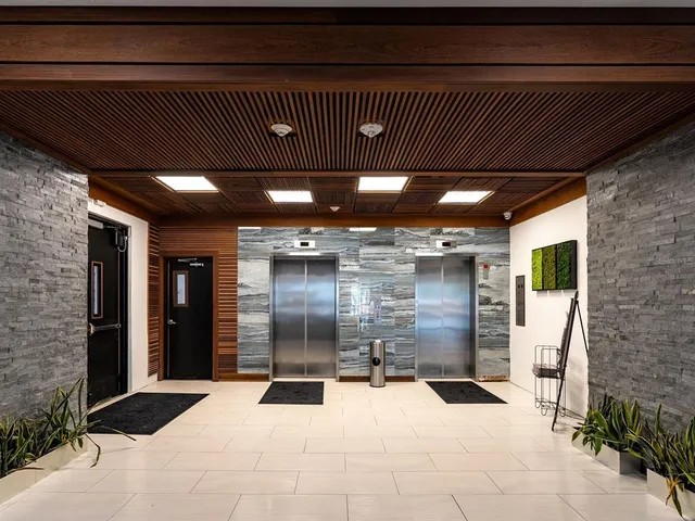 $595,000 | 101 South Gulfstream Avenue, Unit 10E, Sarasota, FL 34236