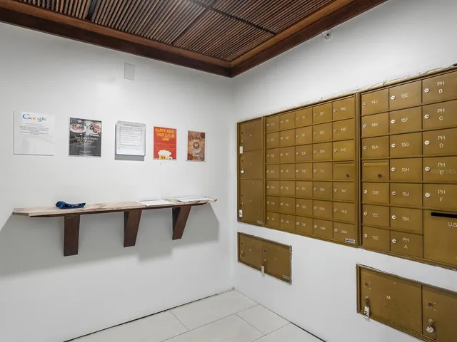 $595,000 | 101 South Gulfstream Avenue, Unit 10E, Sarasota, FL 34236