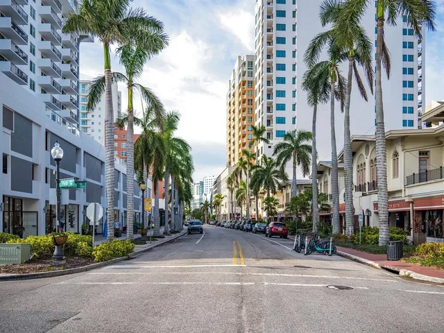 $595,000 | 101 South Gulfstream Avenue, Unit 10E, Sarasota, FL 34236