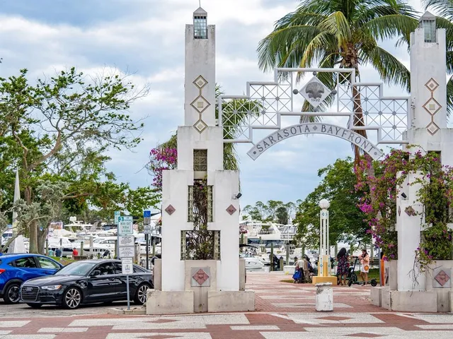 $595,000 | 101 South Gulfstream Avenue, Unit 10E, Sarasota, FL 34236