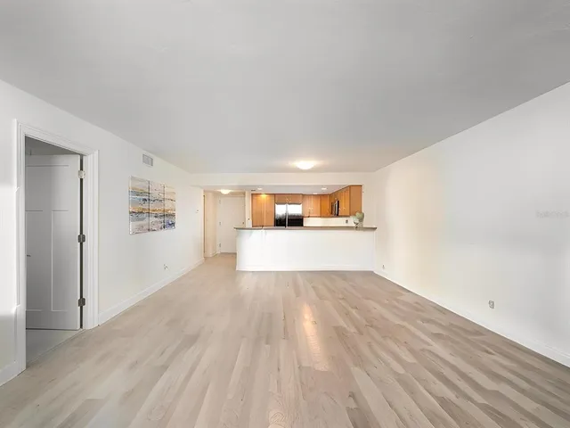 $595,000 | 101 South Gulfstream Avenue, Unit 10E, Sarasota, FL 34236