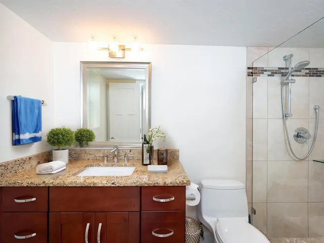 $595,000 | 101 South Gulfstream Avenue, Unit 10E, Sarasota, FL 34236