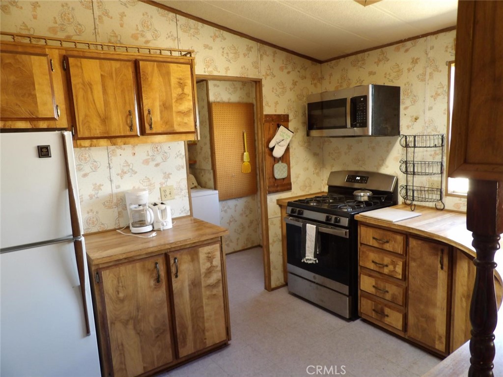 44001 Dunlap Road Miramonte, CA 93641 - Photo 56 of 75 a kitchen with stainless steel appliances granite countertop a stove a sink and a refrigerator