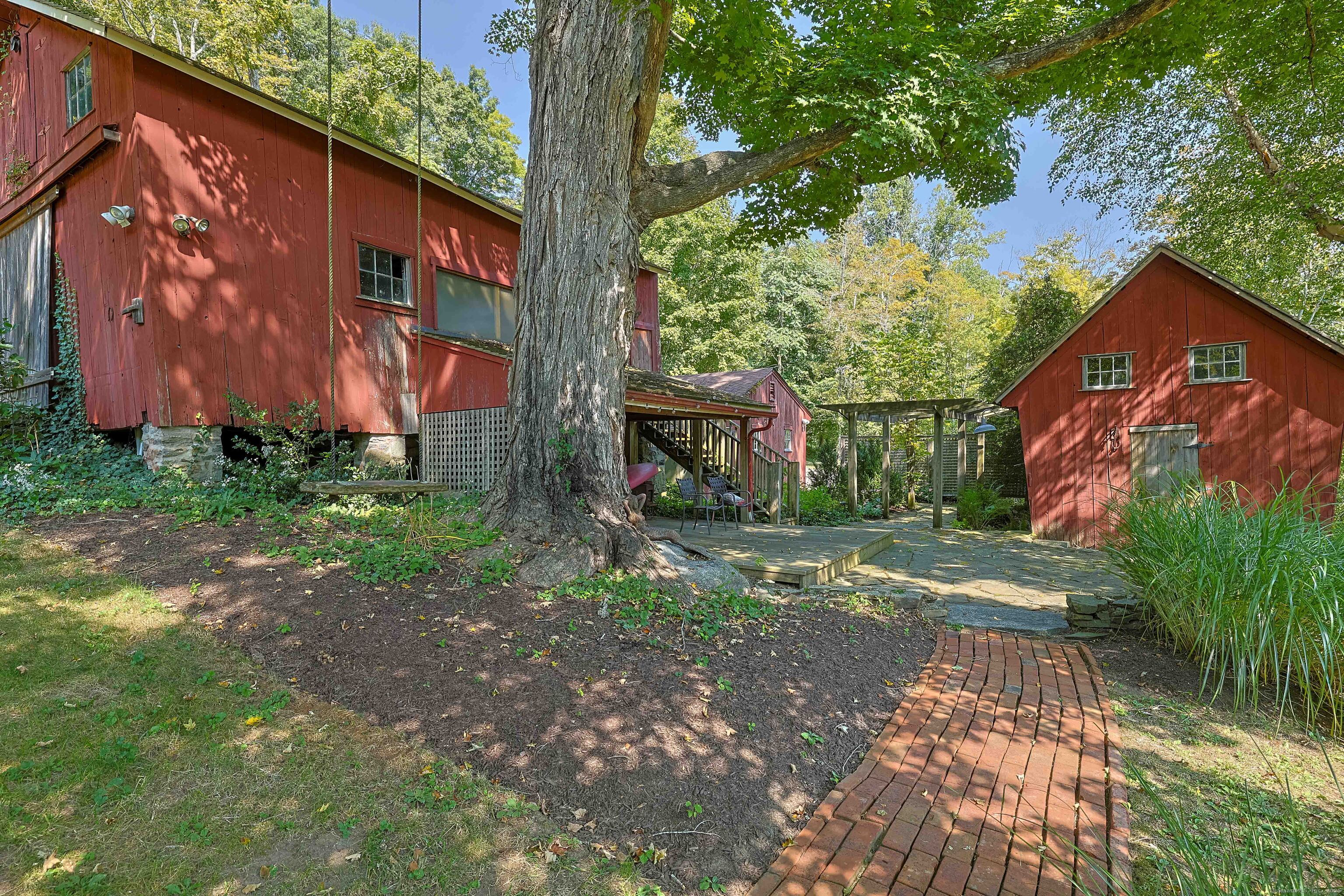 180 Green Hill Road Killingworth, CT 06419 - Photo 33 of 39 a front view of a house with garden