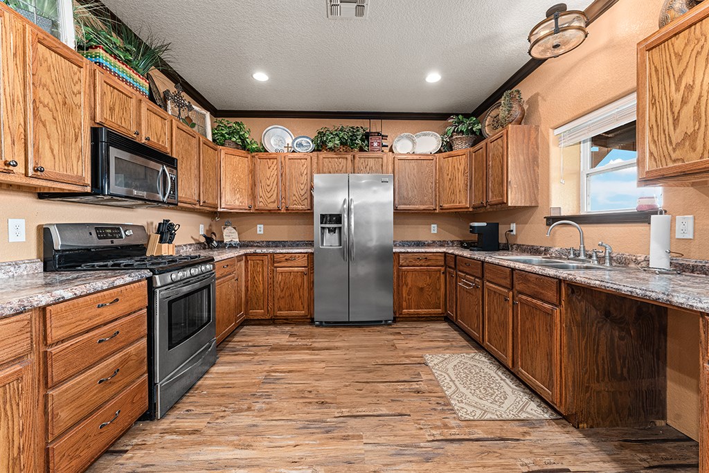 646 Victor Eckhardt Road Fredericksburg, TX 78624 - Photo 19 of 60