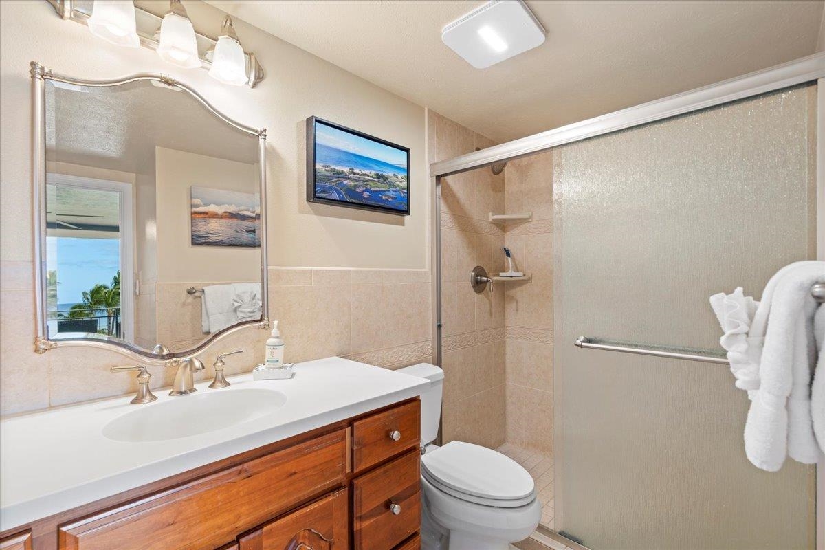 1993 South Kihei Road, Unit 601 Kihei, HI 96753 - Photo 21 of 45 a bathroom with a sink toilet and shower
