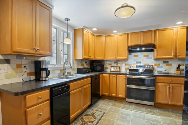 $1,195,000 | 60 Walnut Avenue, North Hampton, NH 03862