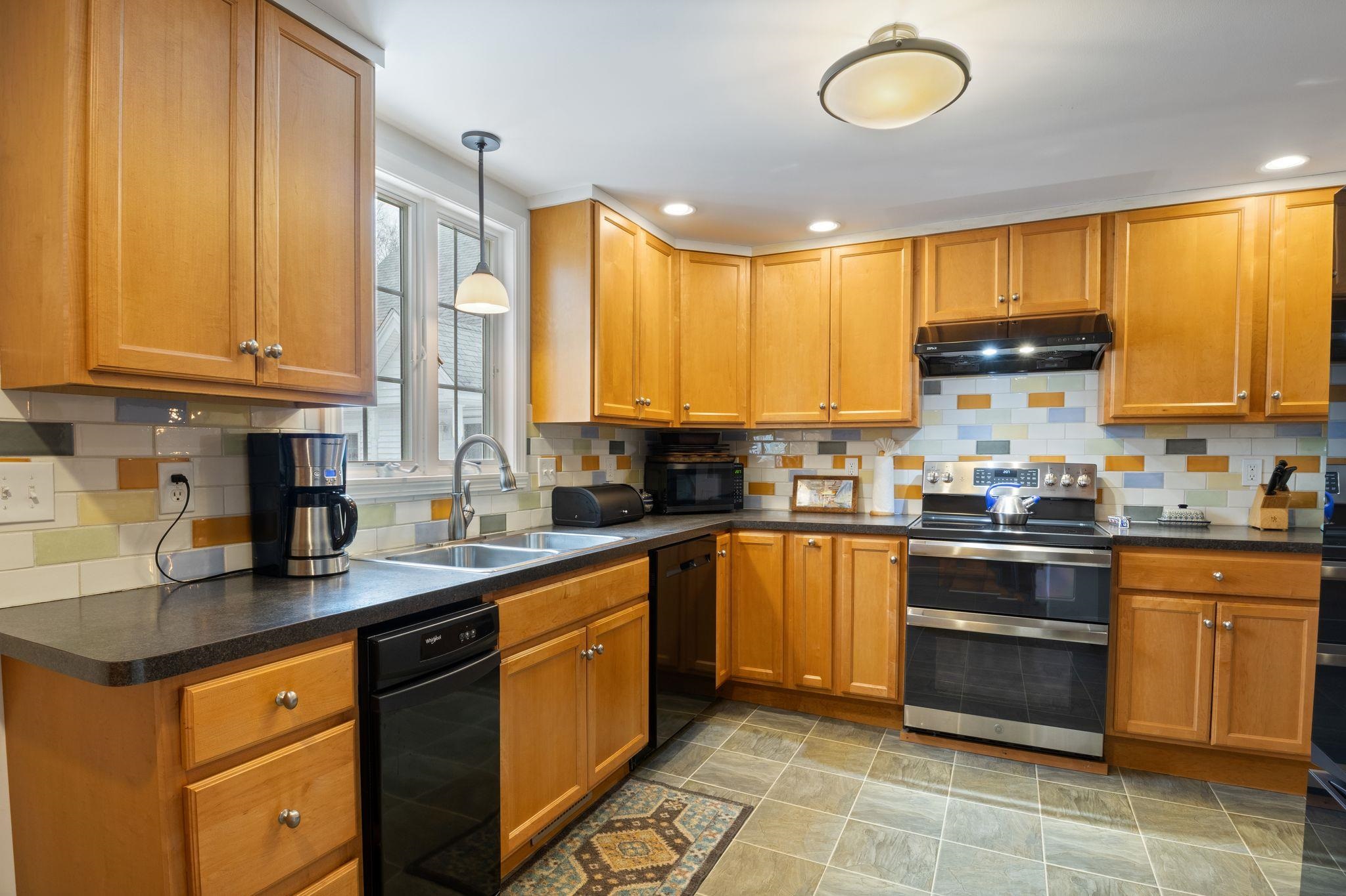 60 Walnut Avenue North Hampton, NH 03862 - Photo 4 of 59