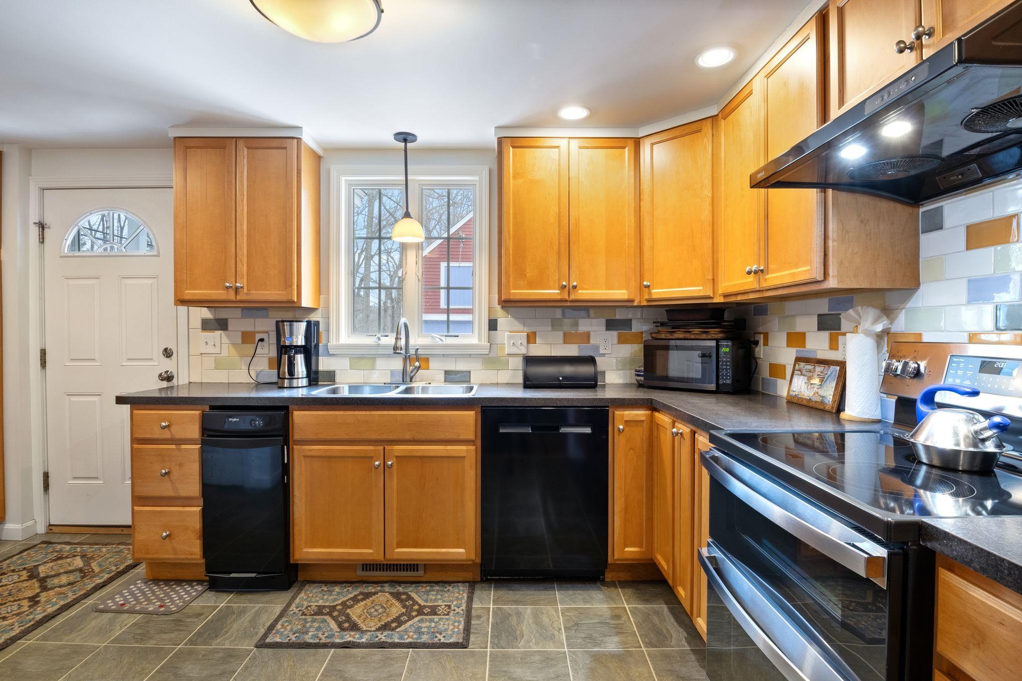 60 Walnut Avenue North Hampton, NH 03862 - Photo 5 of 59