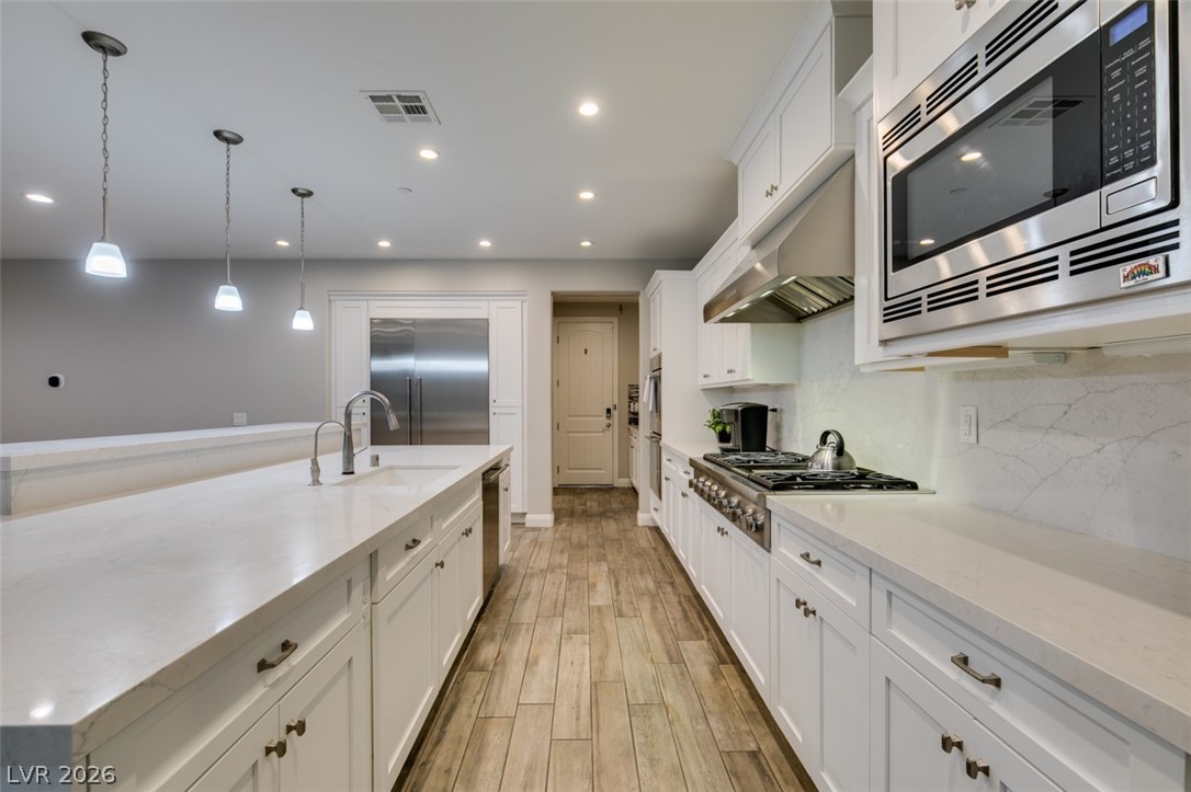 8615 Jerlyn Street Las Vegas, NV 89113 - Photo 12 of 76 Built in appliances