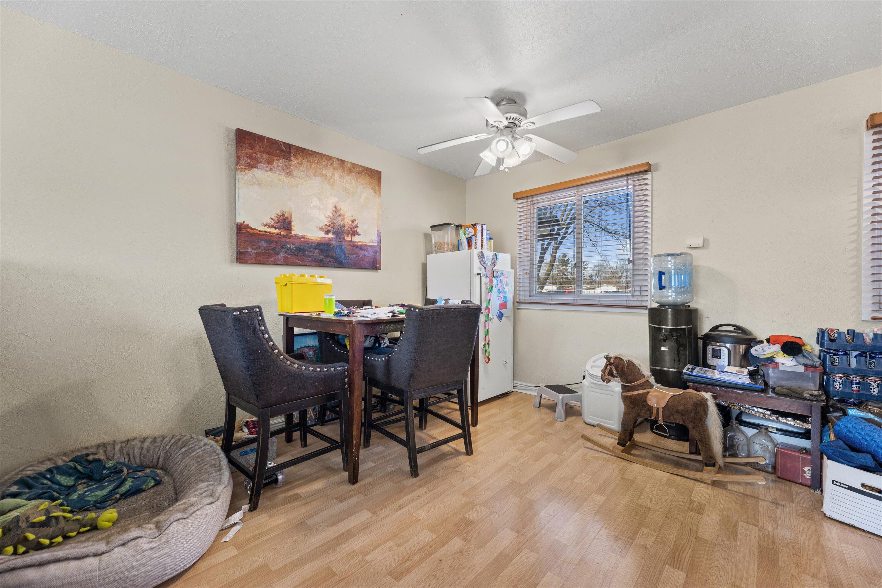 809 Ridgeway Drive Pewaukee, WI 53072 - Photo 7 of 41 Dinning Area