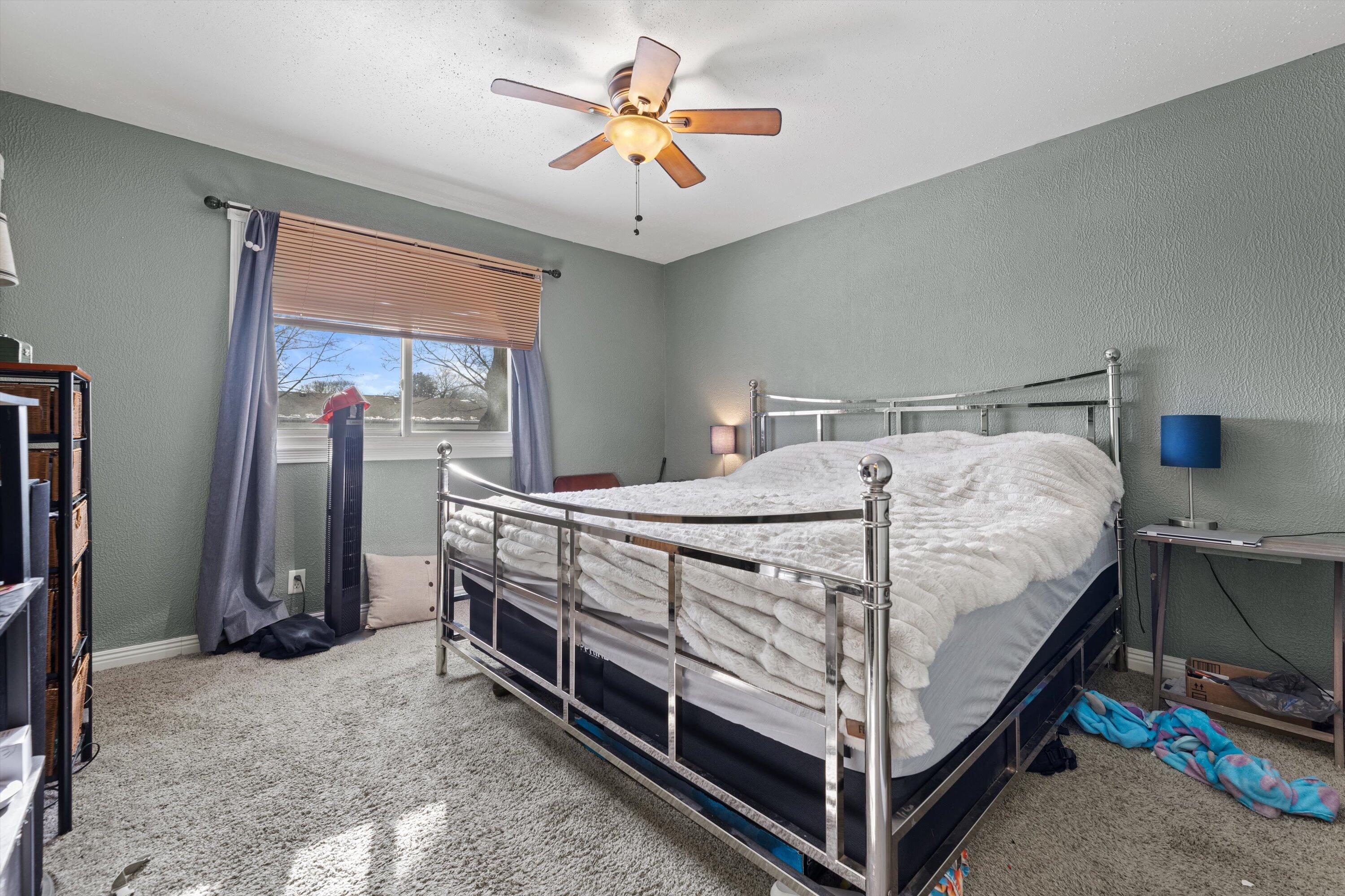 809 Ridgeway Drive Pewaukee, WI 53072 - Photo 13 of 41 Primary Bedroom