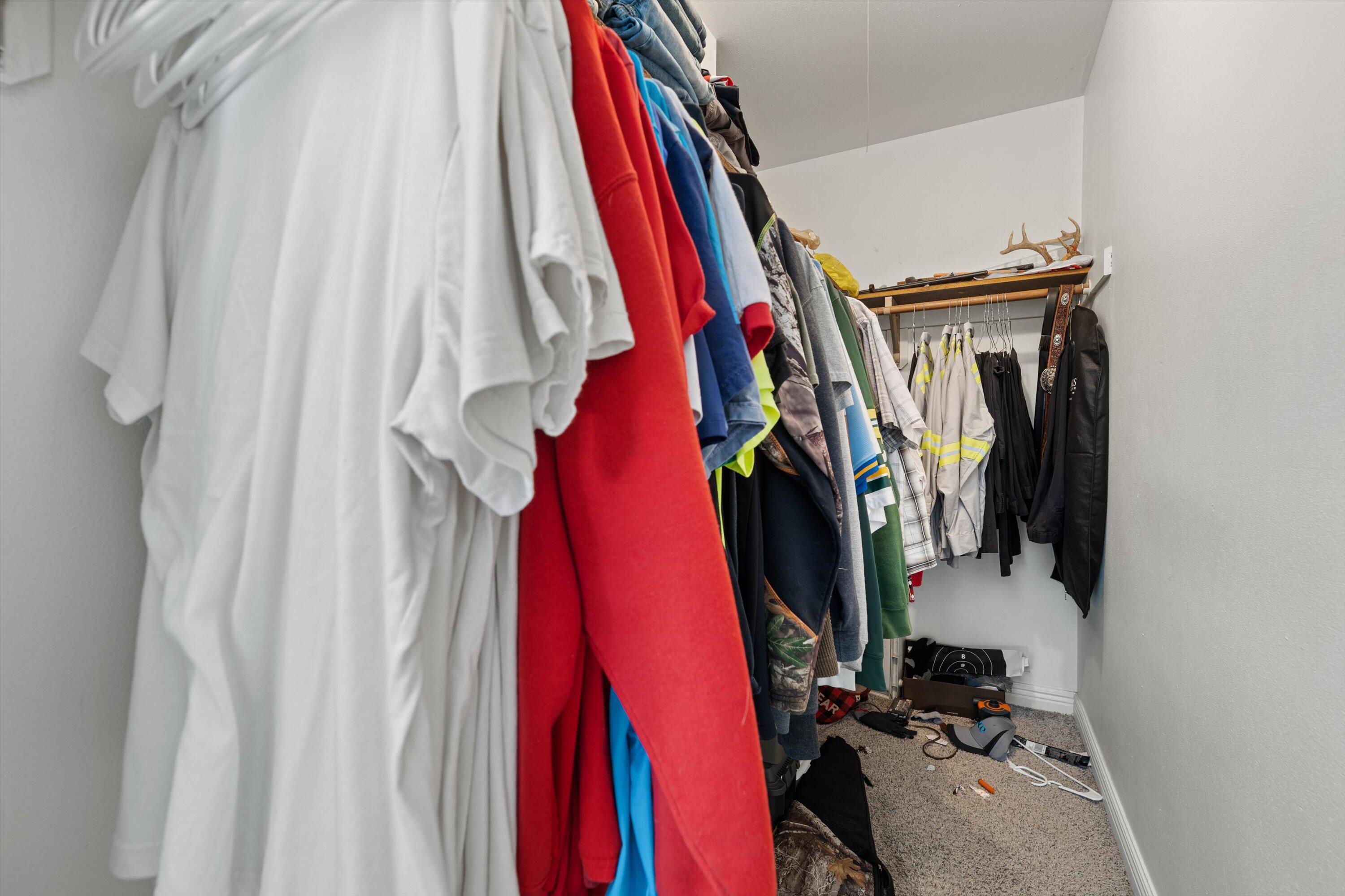 809 Ridgeway Drive Pewaukee, WI 53072 - Photo 16 of 41 Walk-in Closet