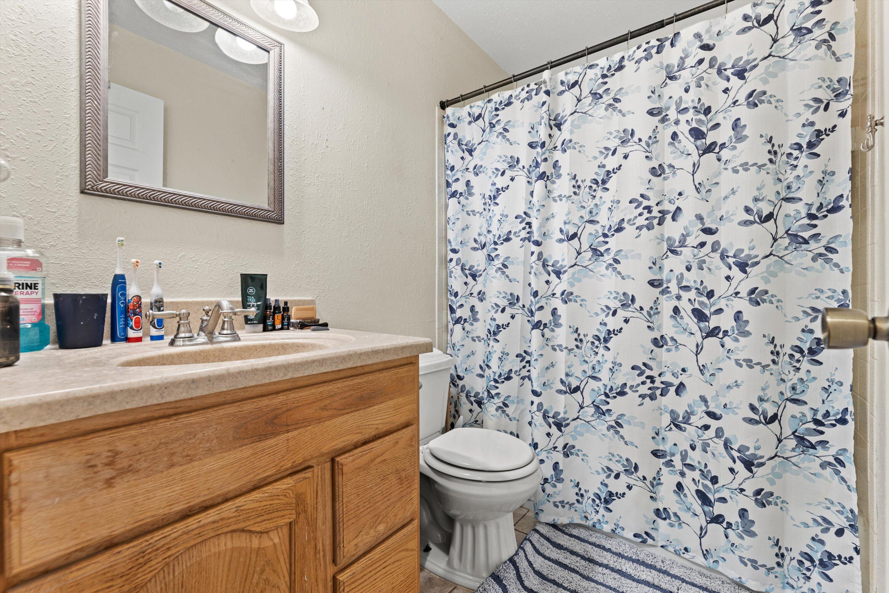 809 Ridgeway Drive Pewaukee, WI 53072 - Photo 17 of 41 Full Bath Upper