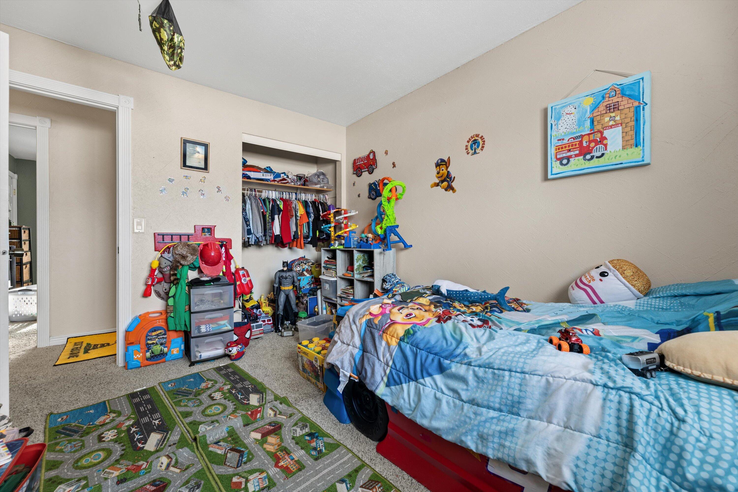 809 Ridgeway Drive Pewaukee, WI 53072 - Photo 19 of 41 Bedroom 2