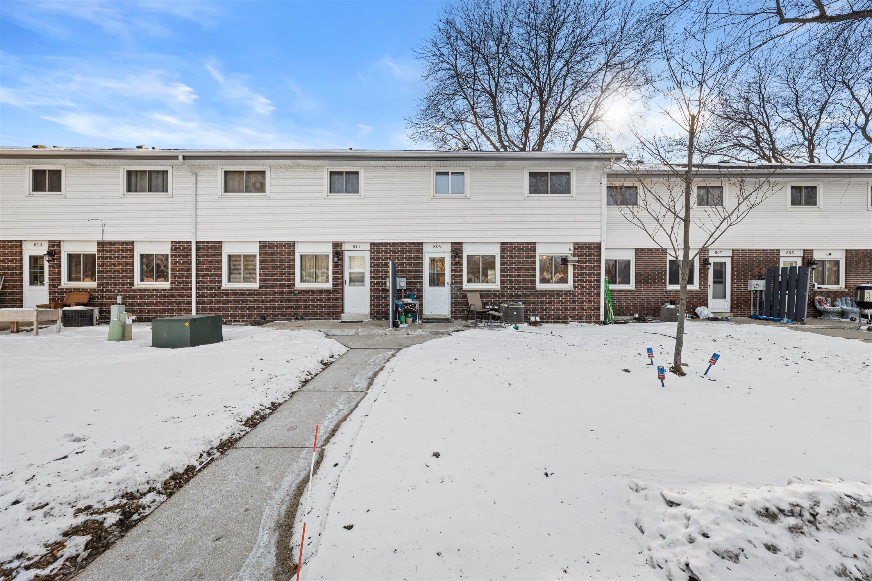 809 Ridgeway Drive Pewaukee, WI 53072 - Photo 31 of 41 Exterior