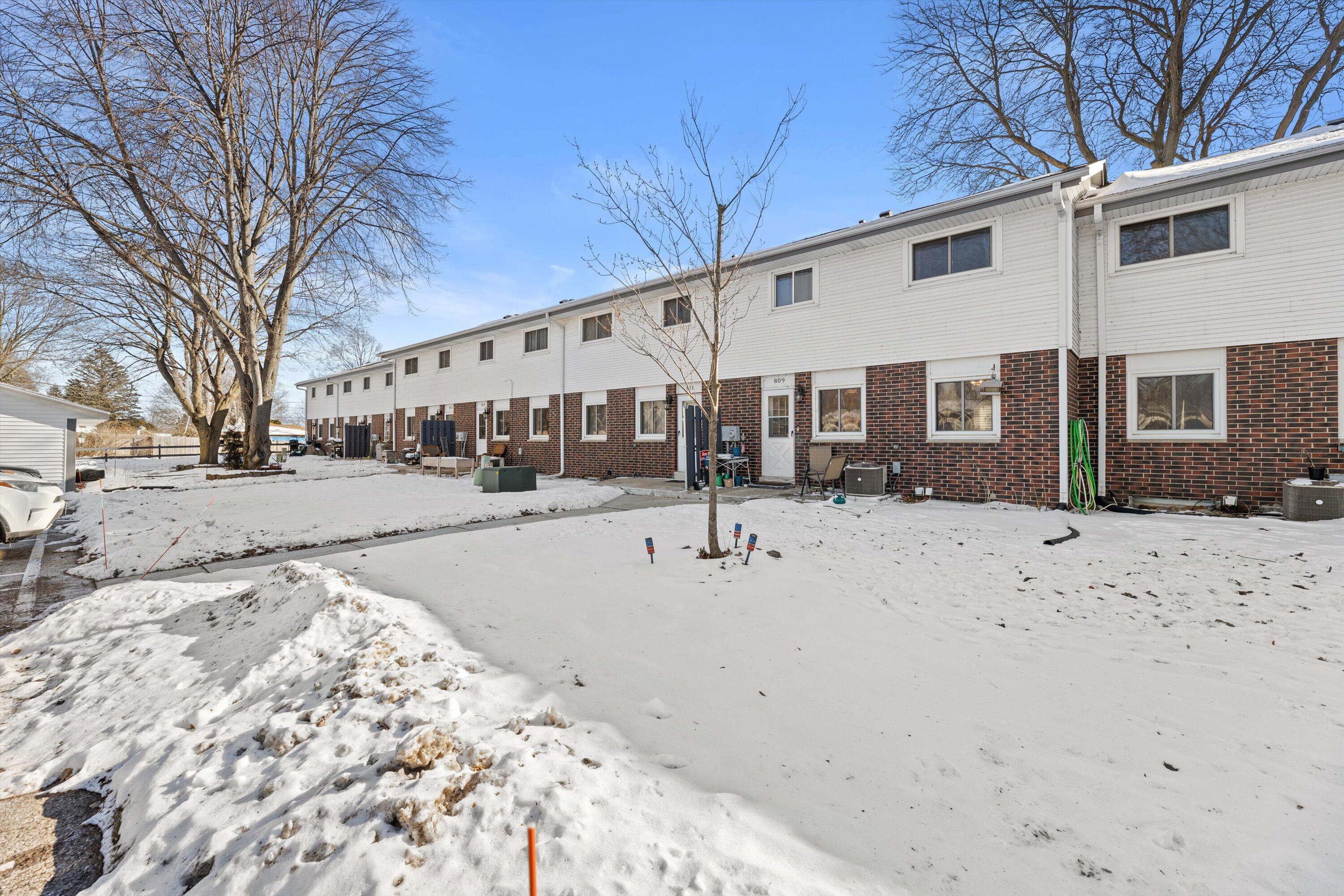 809 Ridgeway Drive Pewaukee, WI 53072 - Photo 32 of 41 Exterior