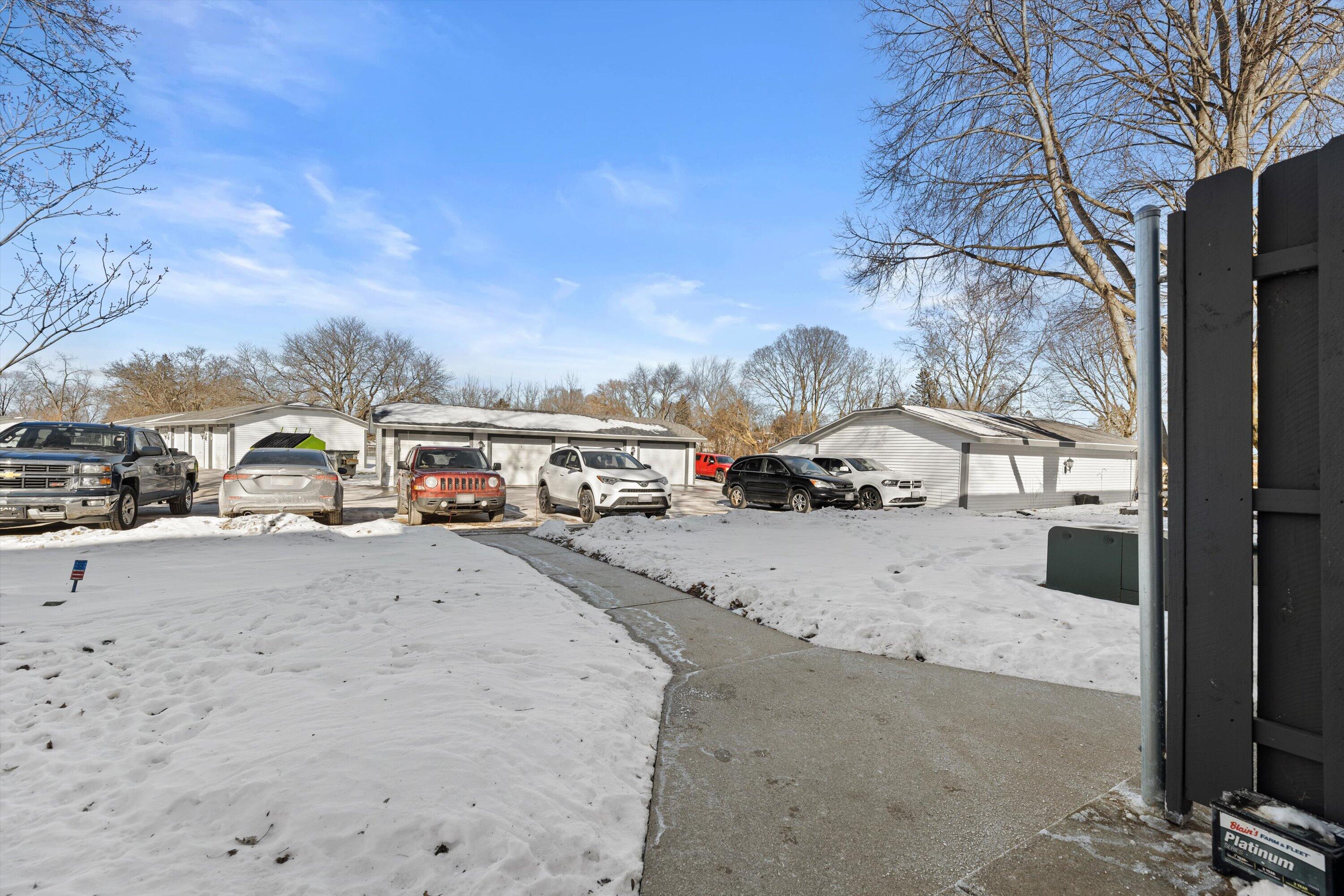 809 Ridgeway Drive Pewaukee, WI 53072 - Photo 34 of 41 Back Walkway