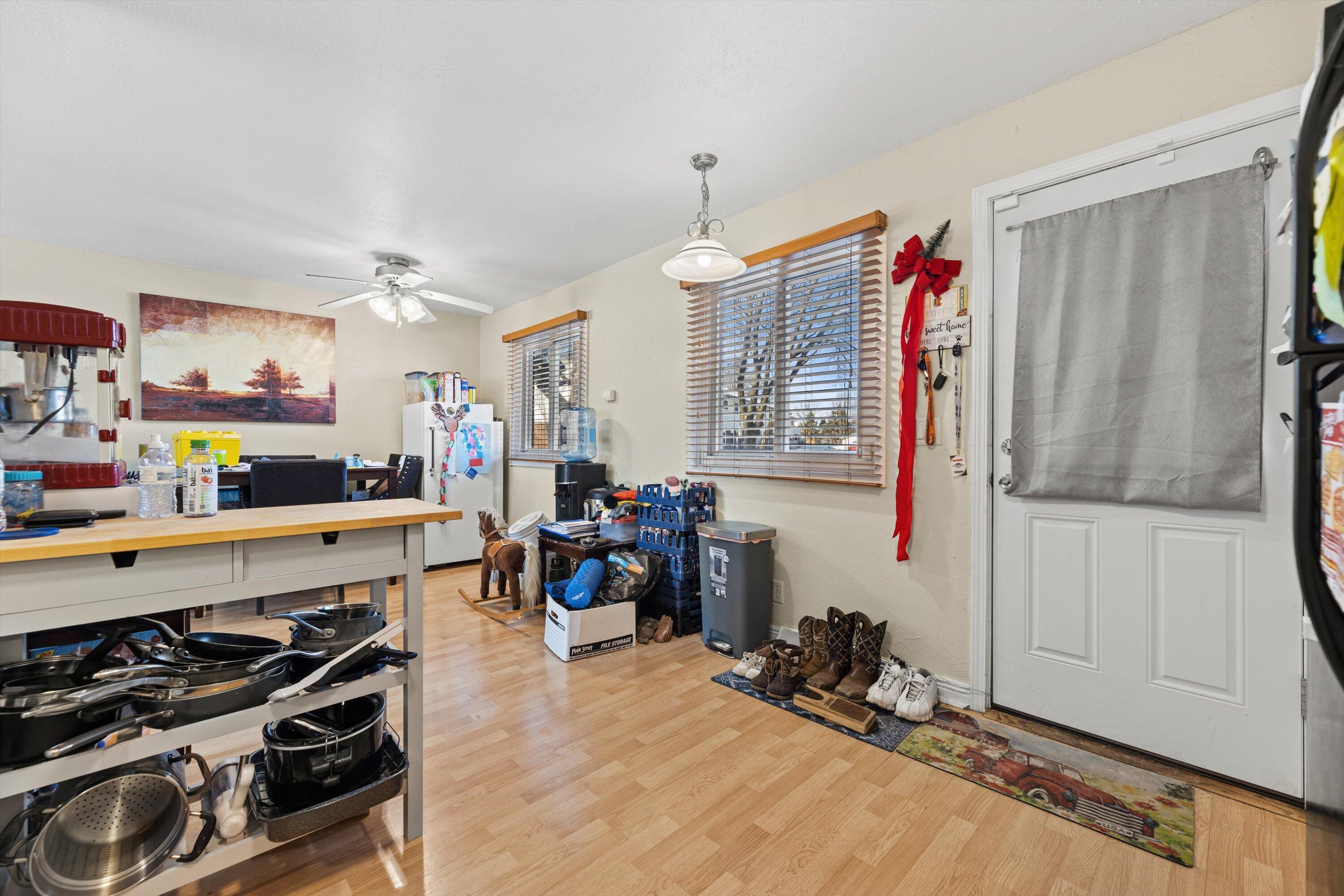 809 Ridgeway Drive Pewaukee, WI 53072 - Photo 5 of 41 Kitchen