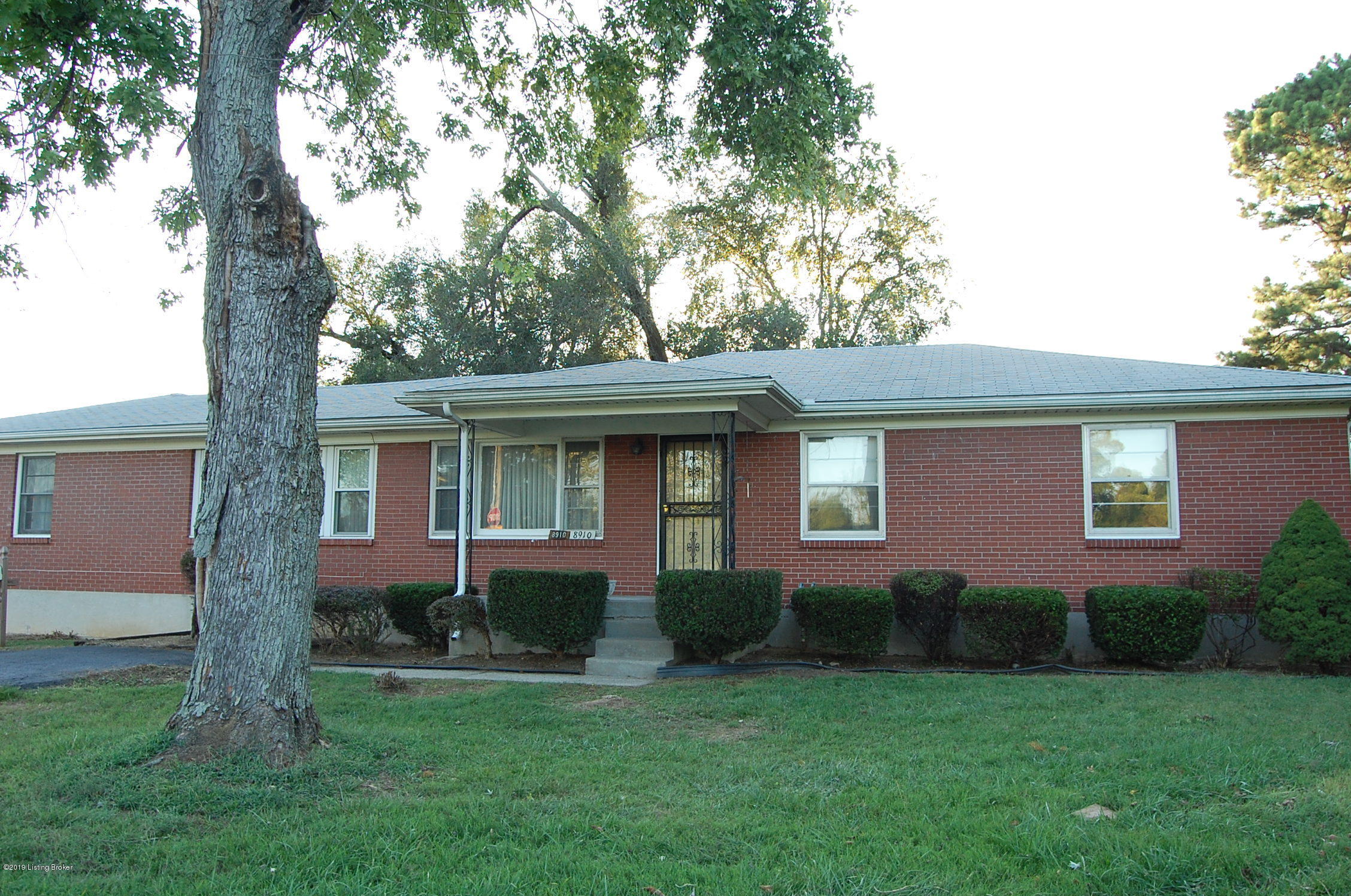 8910 Shepherdsville Road Louisville, KY 40219 - Photo 2 of 28 DSC_0004