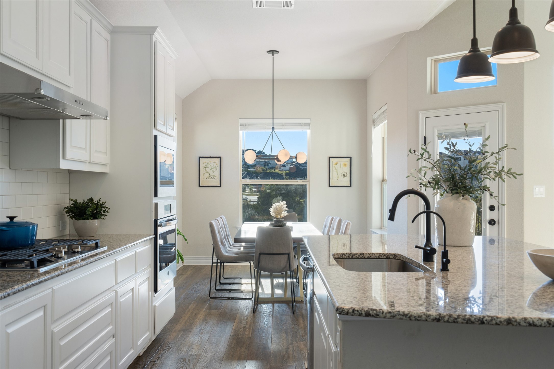 17805 Limestone Spring Lane Austin, TX 78738 - Photo 15 of 39 Gas Cooking