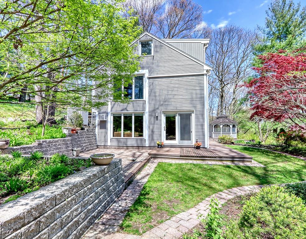 11 Juniper Ridge Road Lincoln, MA 01773 - Photo 1 of 36 a front view of building with yard