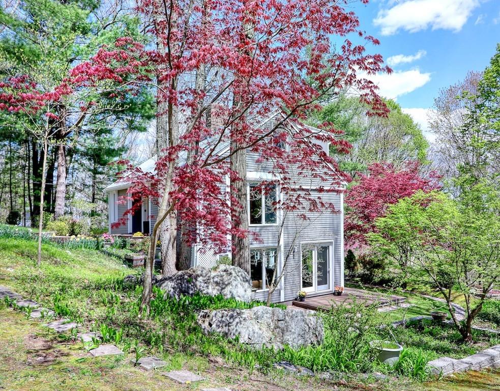 11 Juniper Ridge Road Lincoln, MA 01773 - Photo 33 of 36 a front view of house with yard