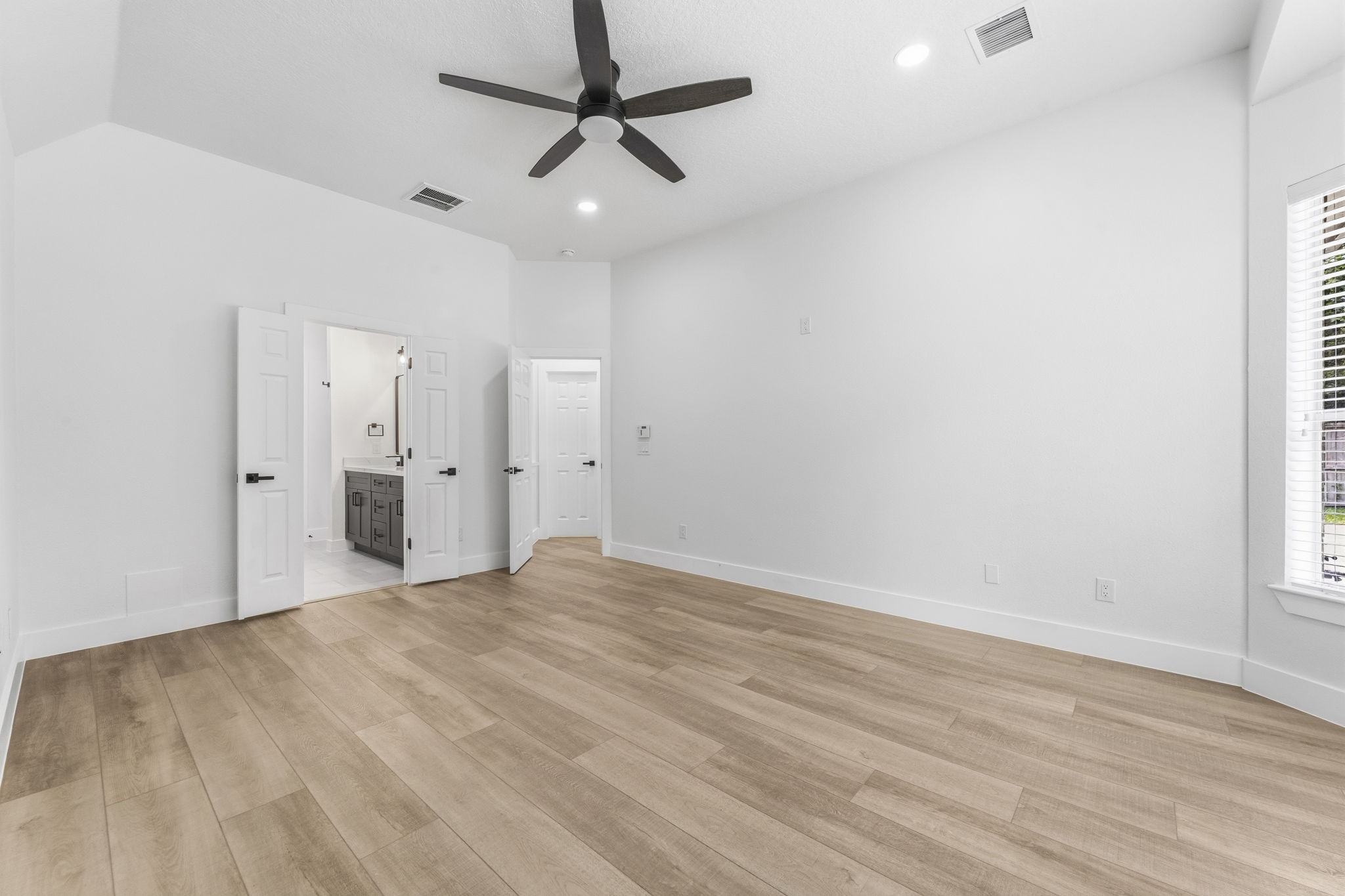 138 West Stockbridge Landing Circle Spring, TX 77382 - Photo 14 of 45