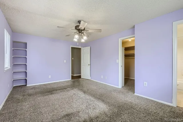 a view of empty room with a ceiling fan