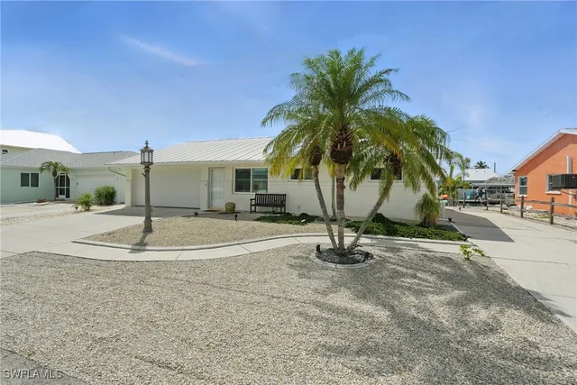 $725,000 | 2749 Bruce Street, Matlacha, FL 33993