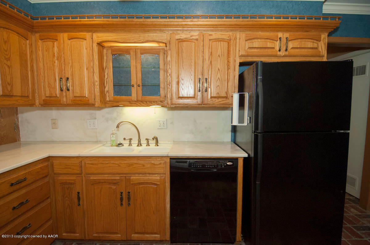 6206 Calumet Road Amarillo, TX 79106 - Photo 12 of 47 a kitchen with stainless steel appliances granite countertop a refrigerator and a sink