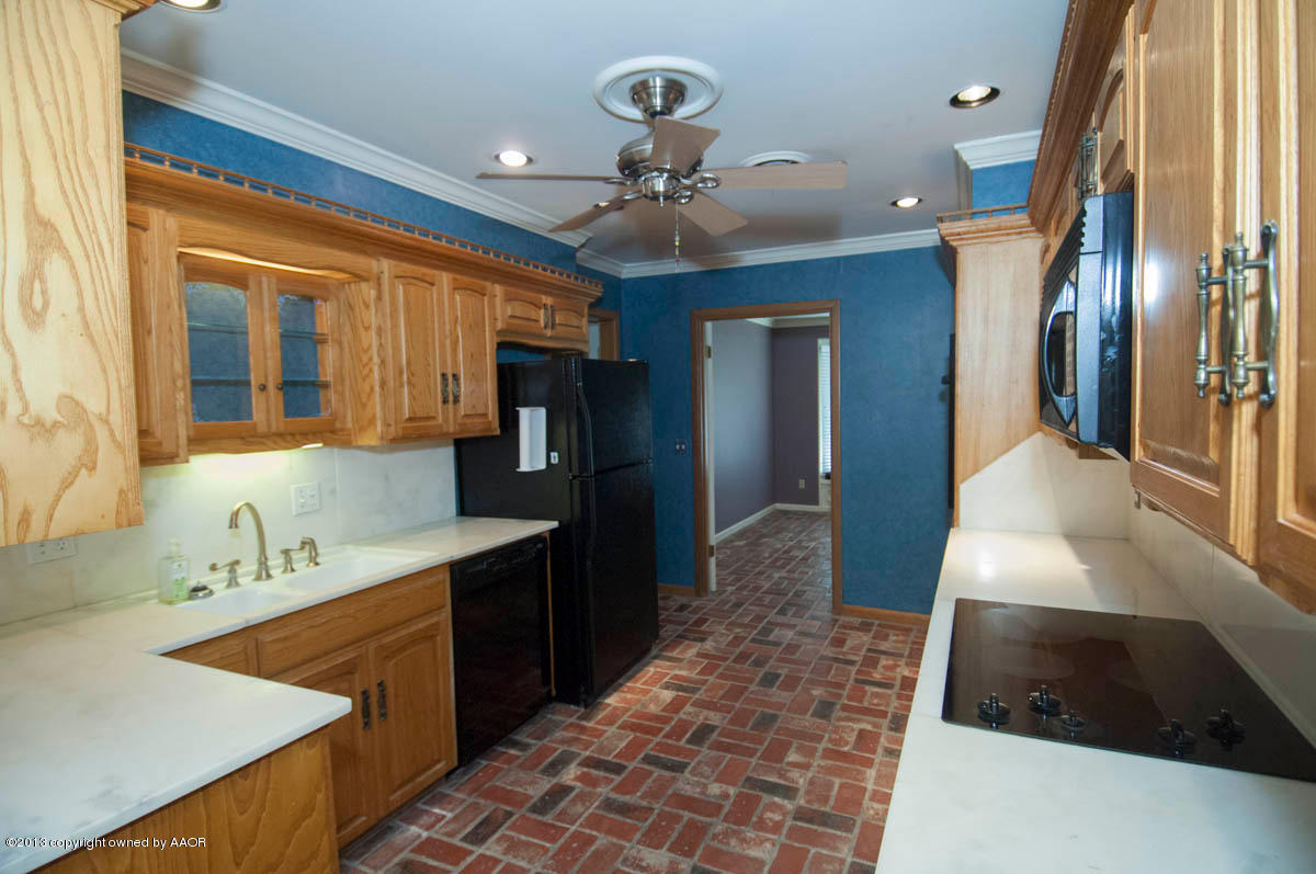 6206 Calumet Road Amarillo, TX 79106 - Photo 15 of 47 a bathroom with a sink and a mirror