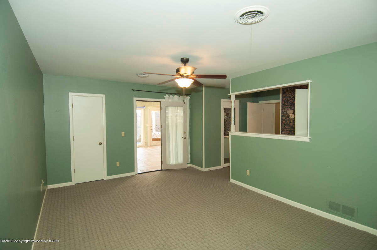 6206 Calumet Road Amarillo, TX 79106 - Photo 20 of 47 a view of an empty room with a window