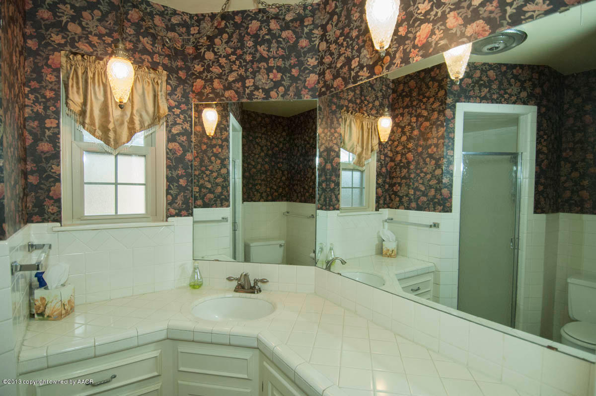 6206 Calumet Road Amarillo, TX 79106 - Photo 23 of 47 a bathroom with a sink and a mirror