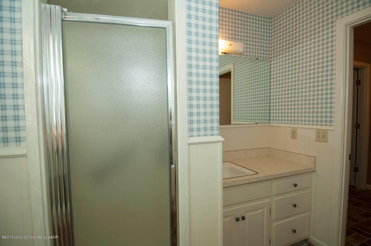 6206 Calumet Road Amarillo, TX 79106 - Photo 30 of 47 a bathroom with a shower and a sink