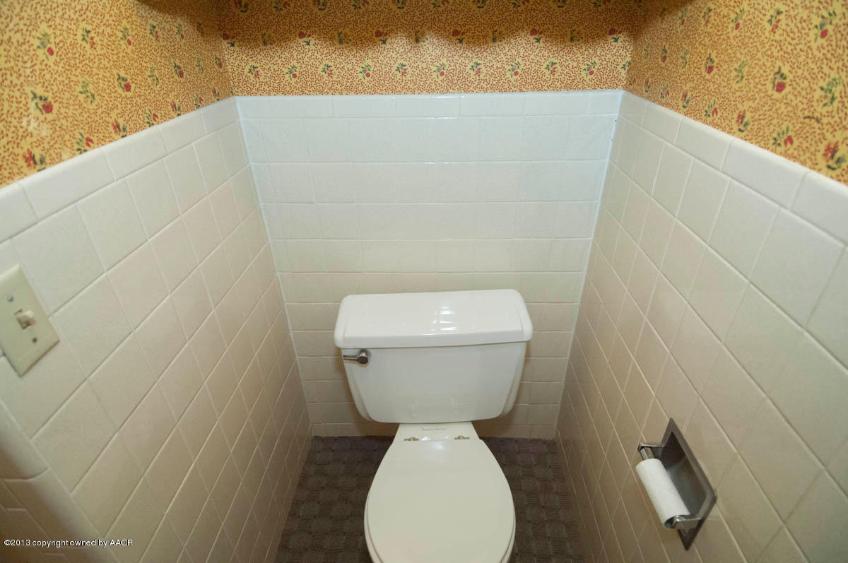 6206 Calumet Road Amarillo, TX 79106 - Photo 33 of 47 a view of a bathroom with a sink